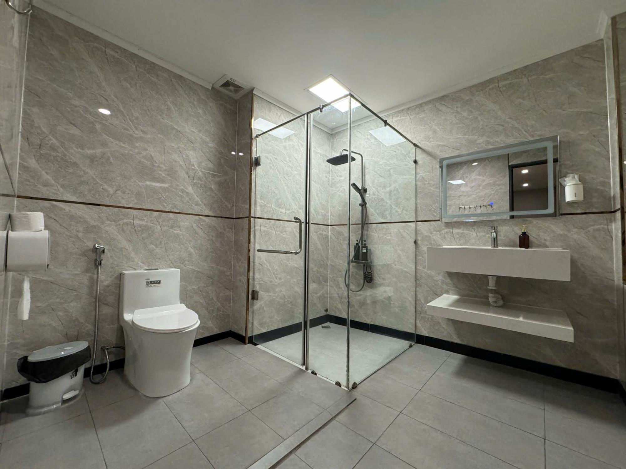 M&h Lux 3*