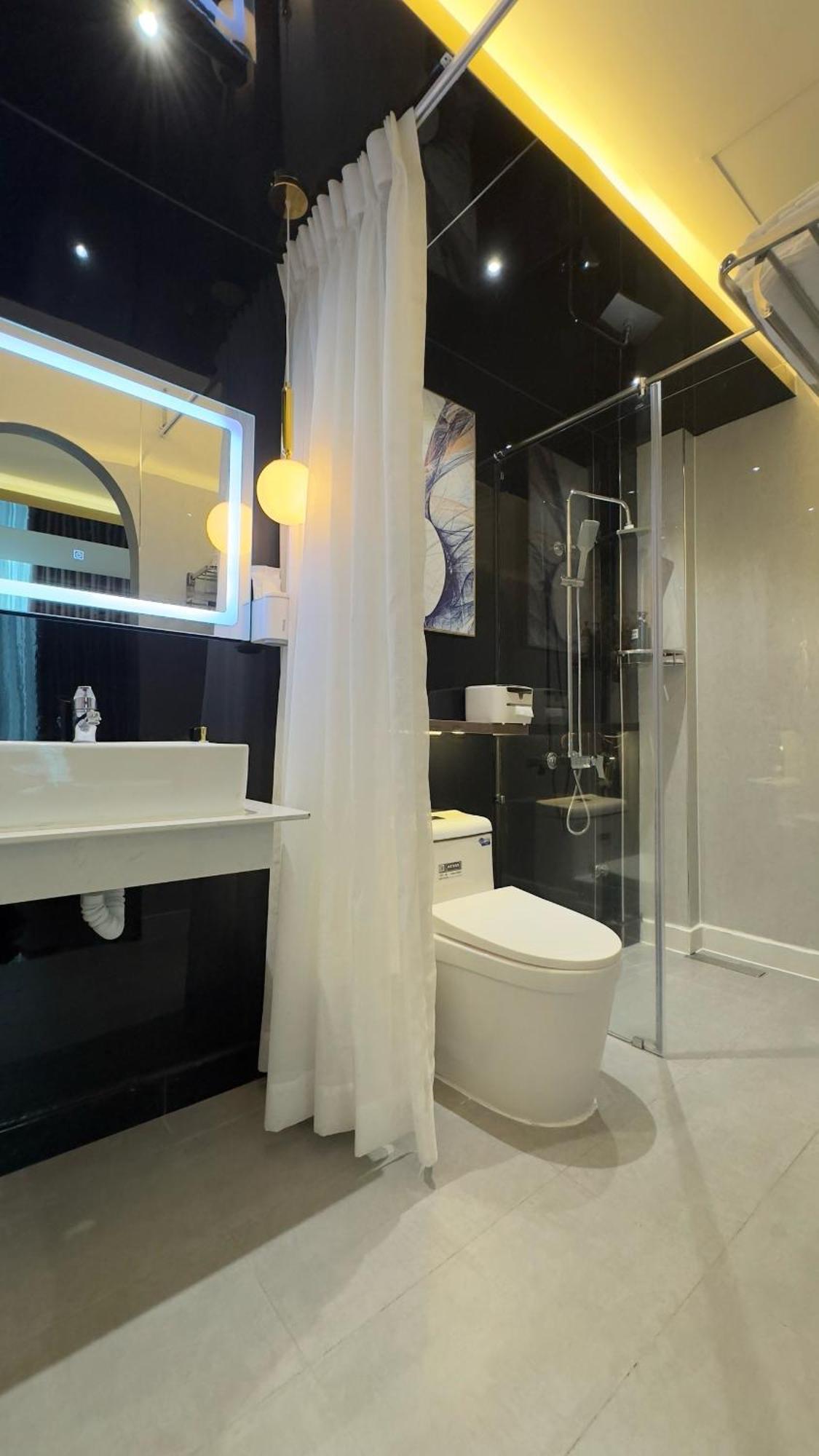 M&h Lux Hotel 3*