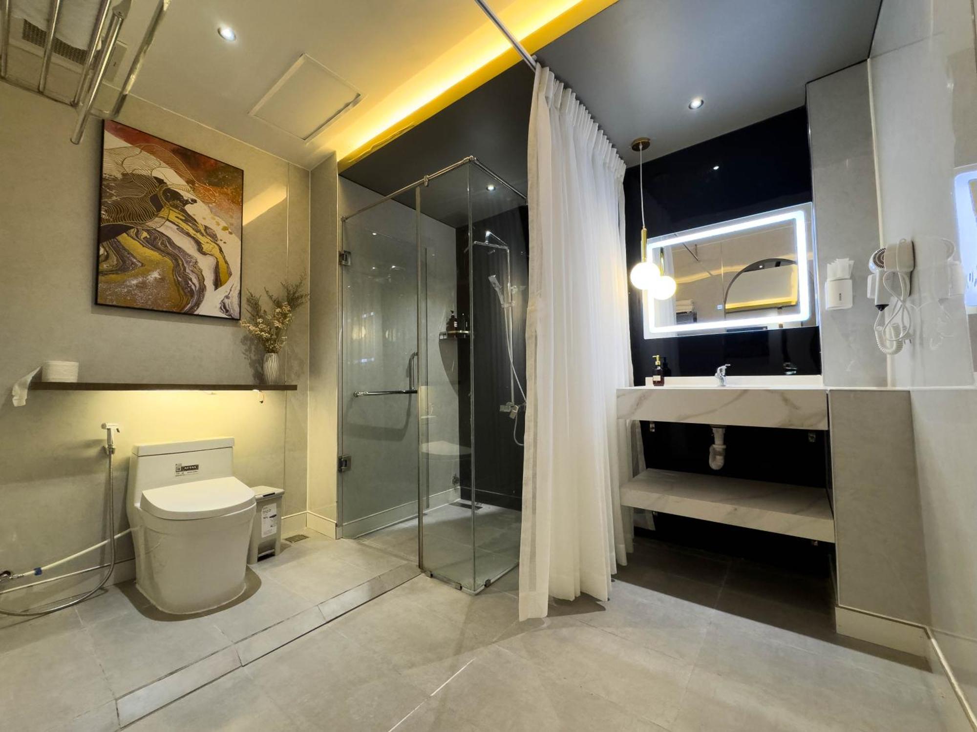 M&h Lux Hotel